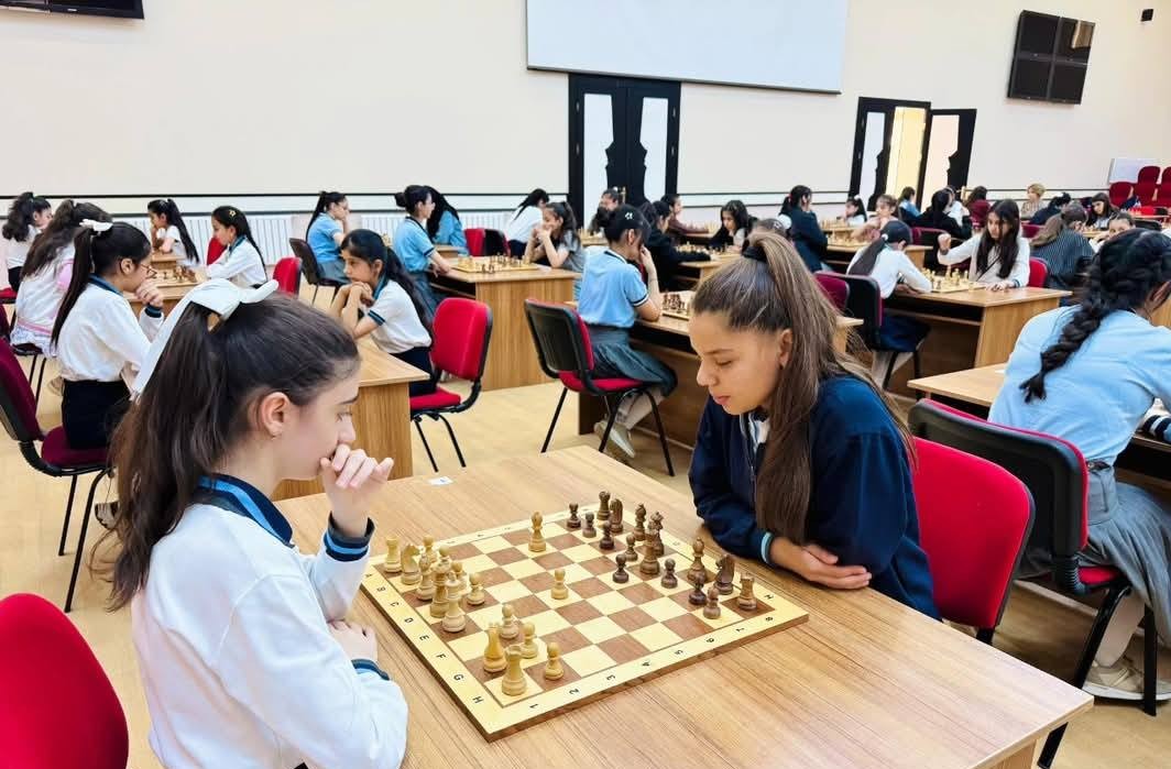 Naxçıvanda məktəbli qızlar arasında şahmat üzrə birincilik keçirilib 