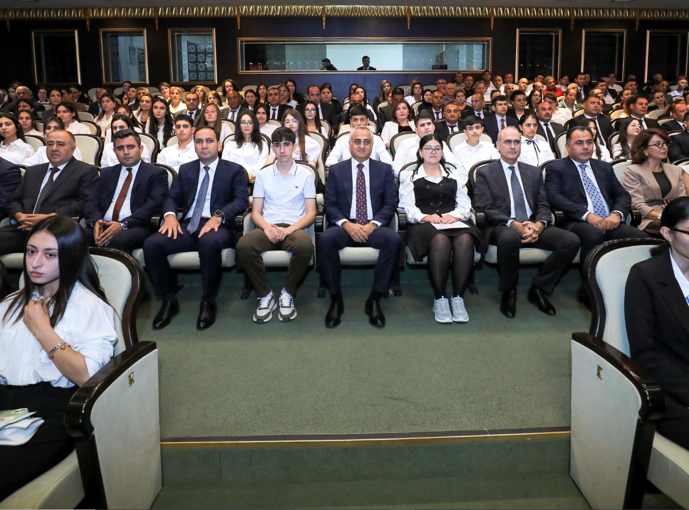 Naxçıvanda qəbul imtahanında yüksək nəticə göstərmiş məzunlarla görüş keçirilib