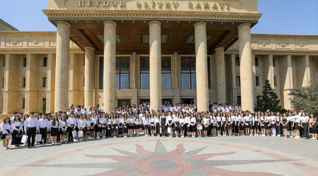 Naxçıvanda qəbul imtahanında yüksək nəticə göstərmiş məzunlarla görüş keçirilib