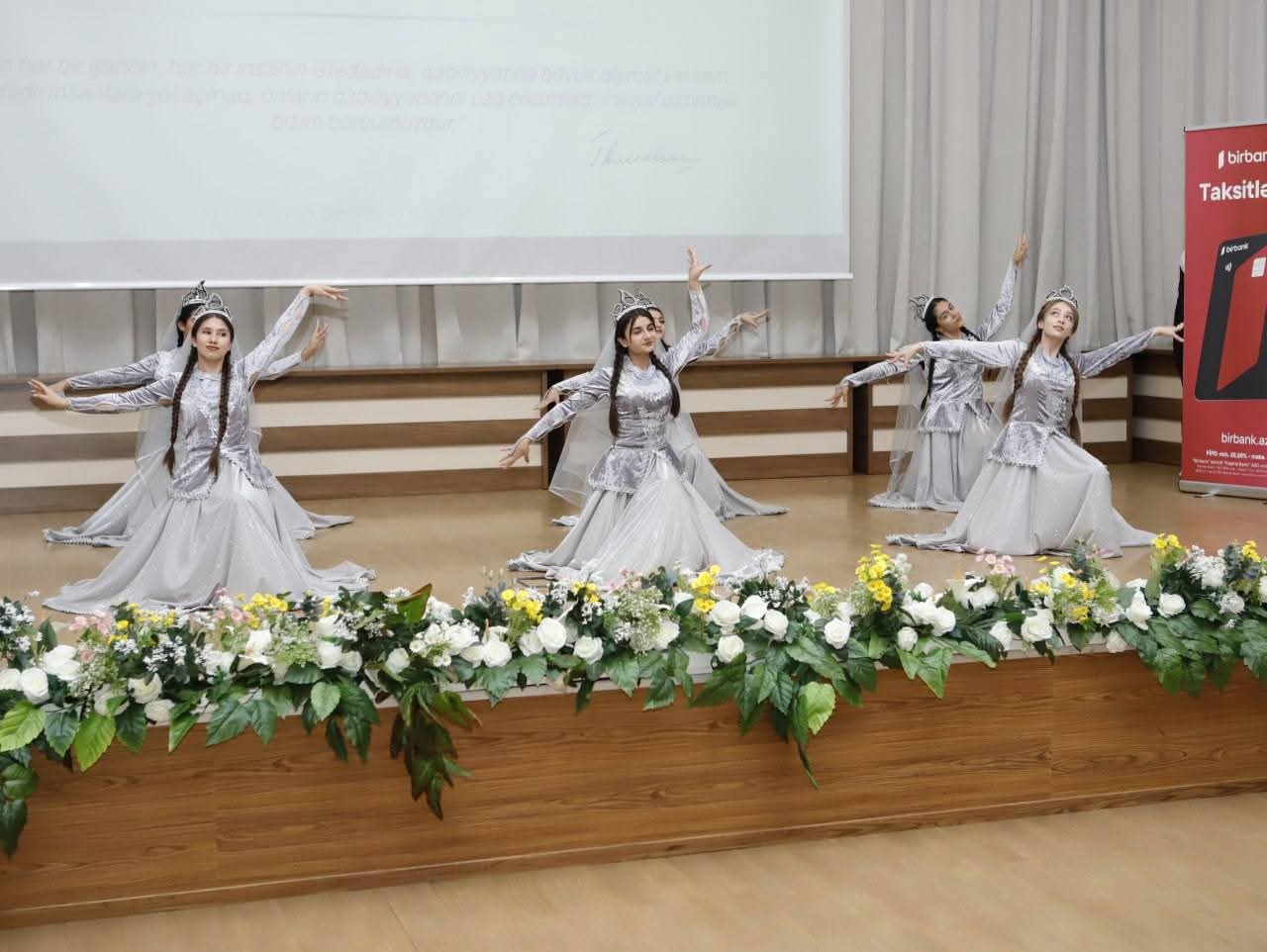 Naxçıvanda şagird nailiyyətlərinin mükafatlandırılmasına həsr olunmuş tədbir keçirilib