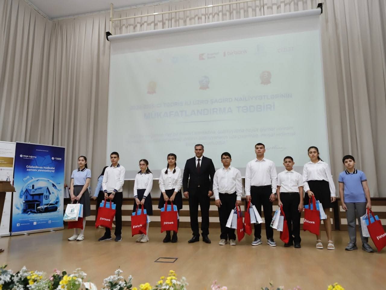 Naxçıvanda şagird nailiyyətlərinin mükafatlandırılmasına həsr olunmuş tədbir keçirilib