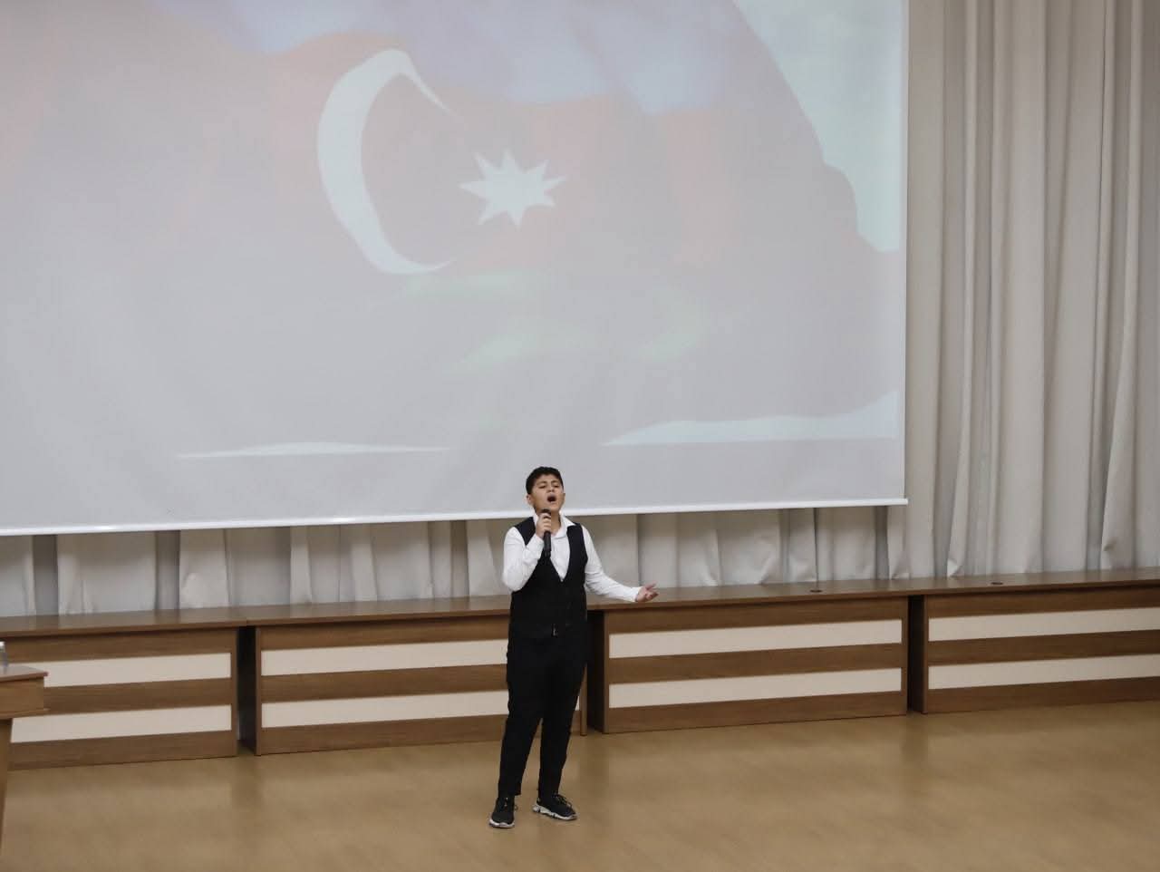 Naxçıvanda şagird nailiyyətlərinin mükafatlandırılmasına həsr olunmuş tədbir keçirilib