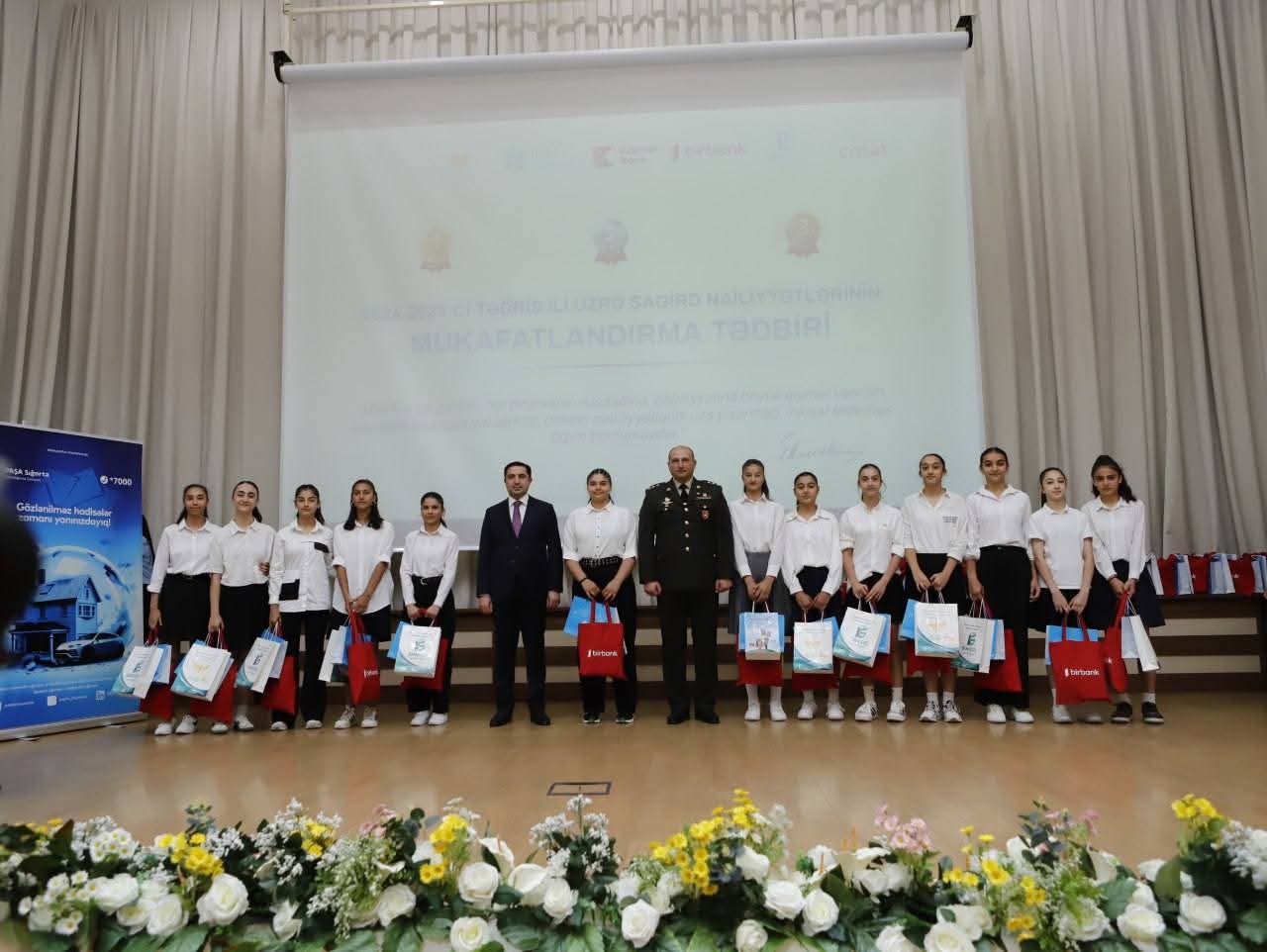Naxçıvanda şagird nailiyyətlərinin mükafatlandırılmasına həsr olunmuş tədbir keçirilib