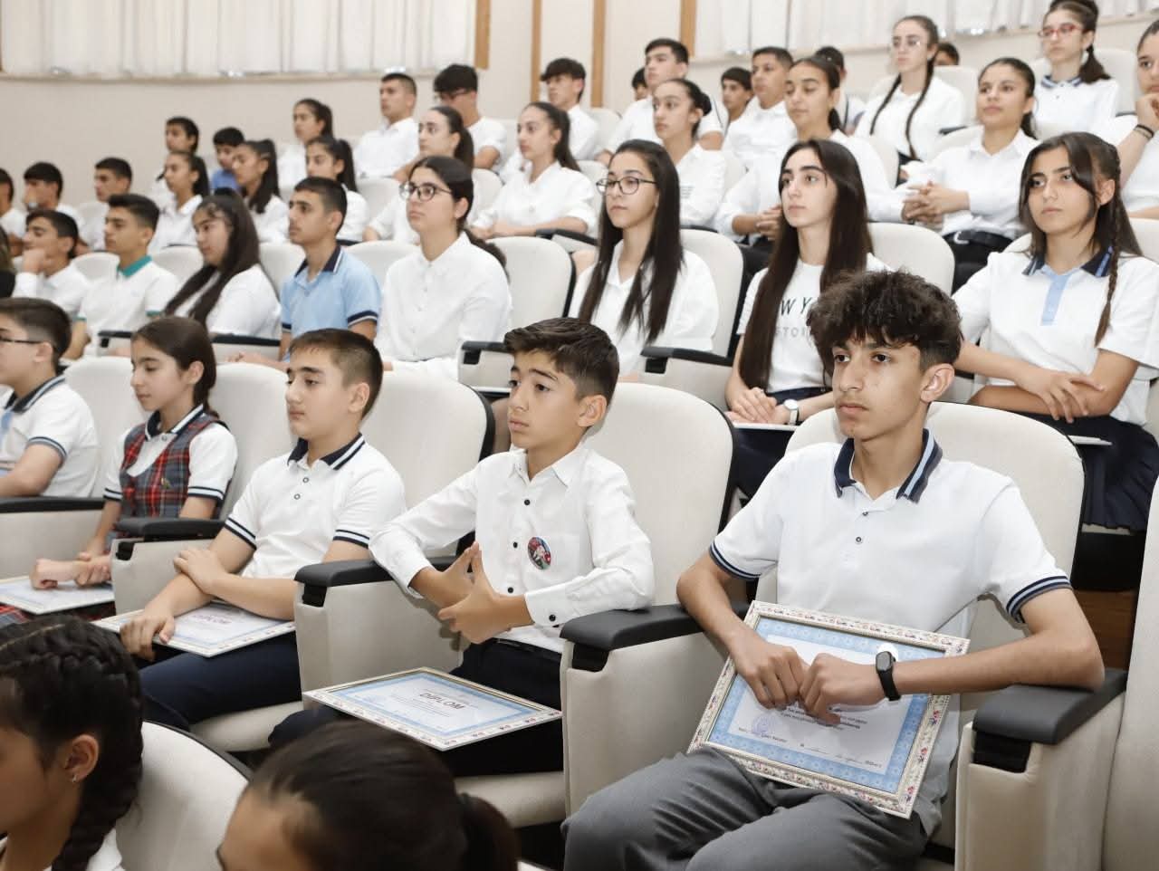 Naxçıvanda şagird nailiyyətlərinin mükafatlandırılmasına həsr olunmuş tədbir keçirilib