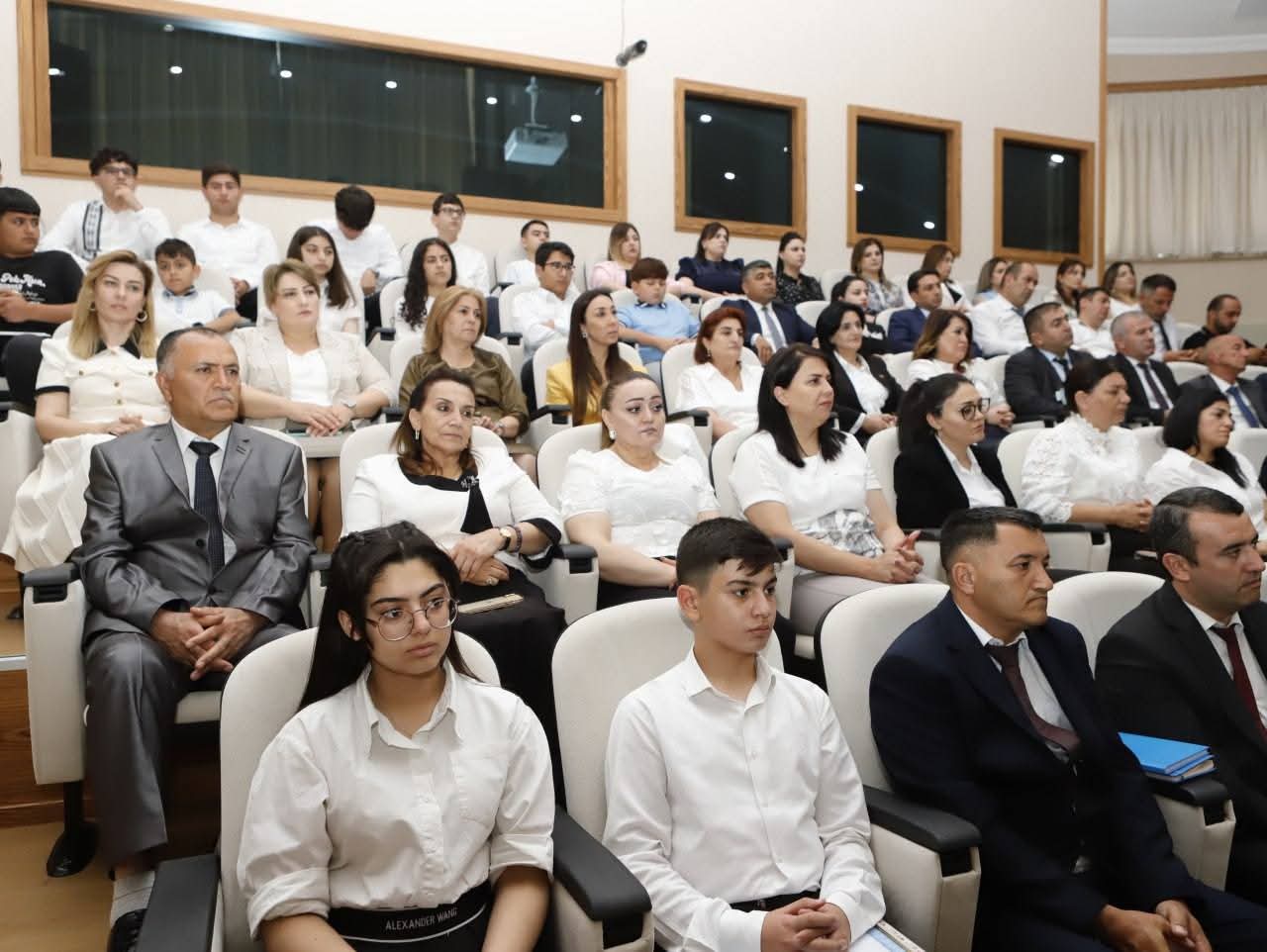 Naxçıvanda şagird nailiyyətlərinin mükafatlandırılmasına həsr olunmuş tədbir keçirilib