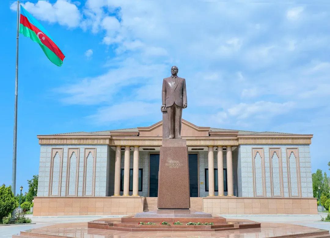 Naxçıvandan olan şəhid övladları Şuşaya səfər ediblər