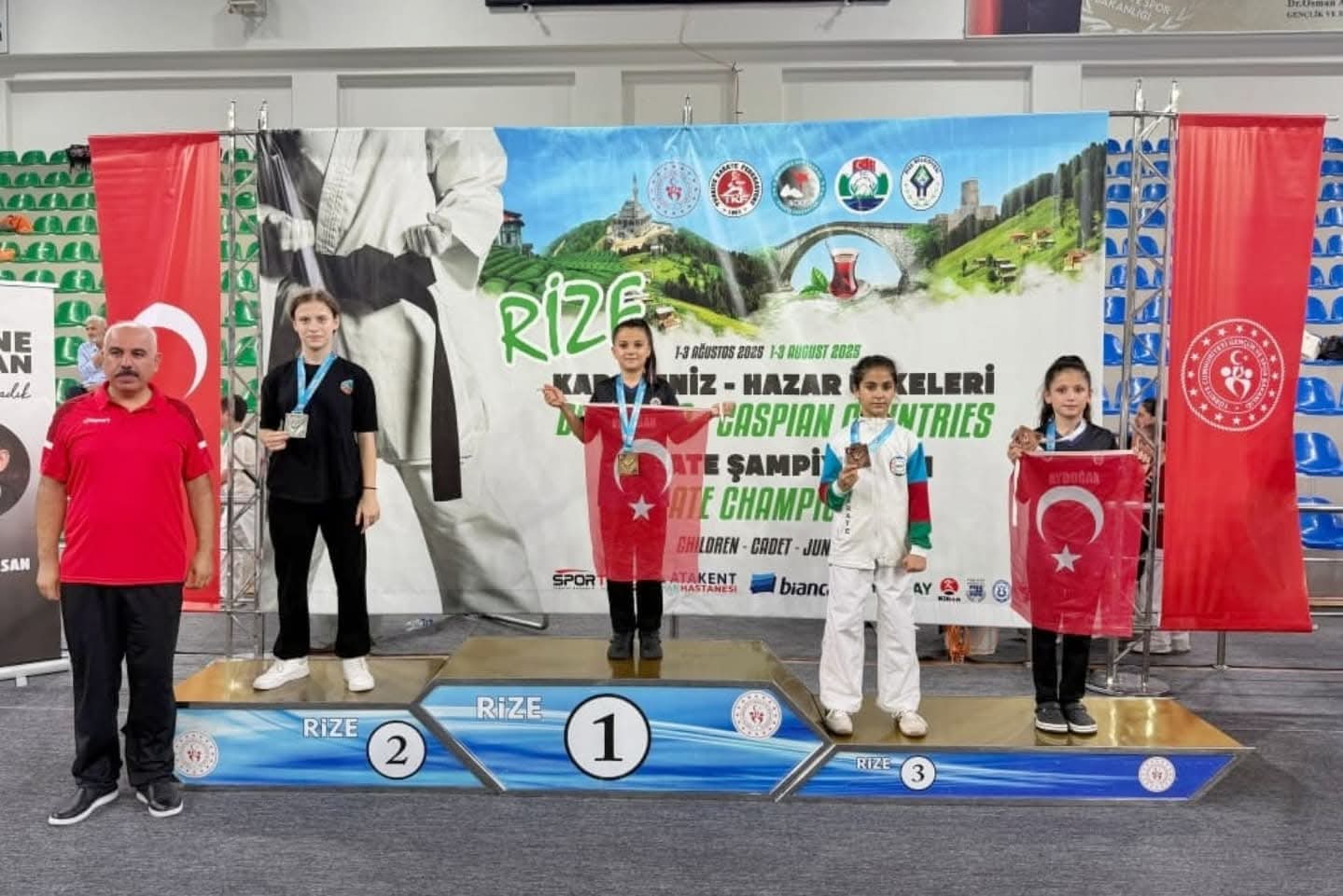 Naxçıvanın karateçiləri Türkiyədən medalla döndülər 