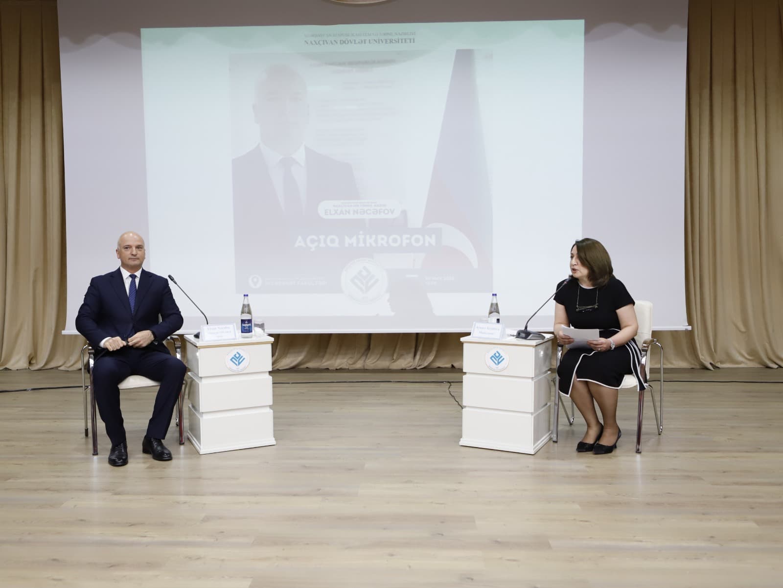 Naxçıvanın təhsil naziri tələbələrlə görüşüb