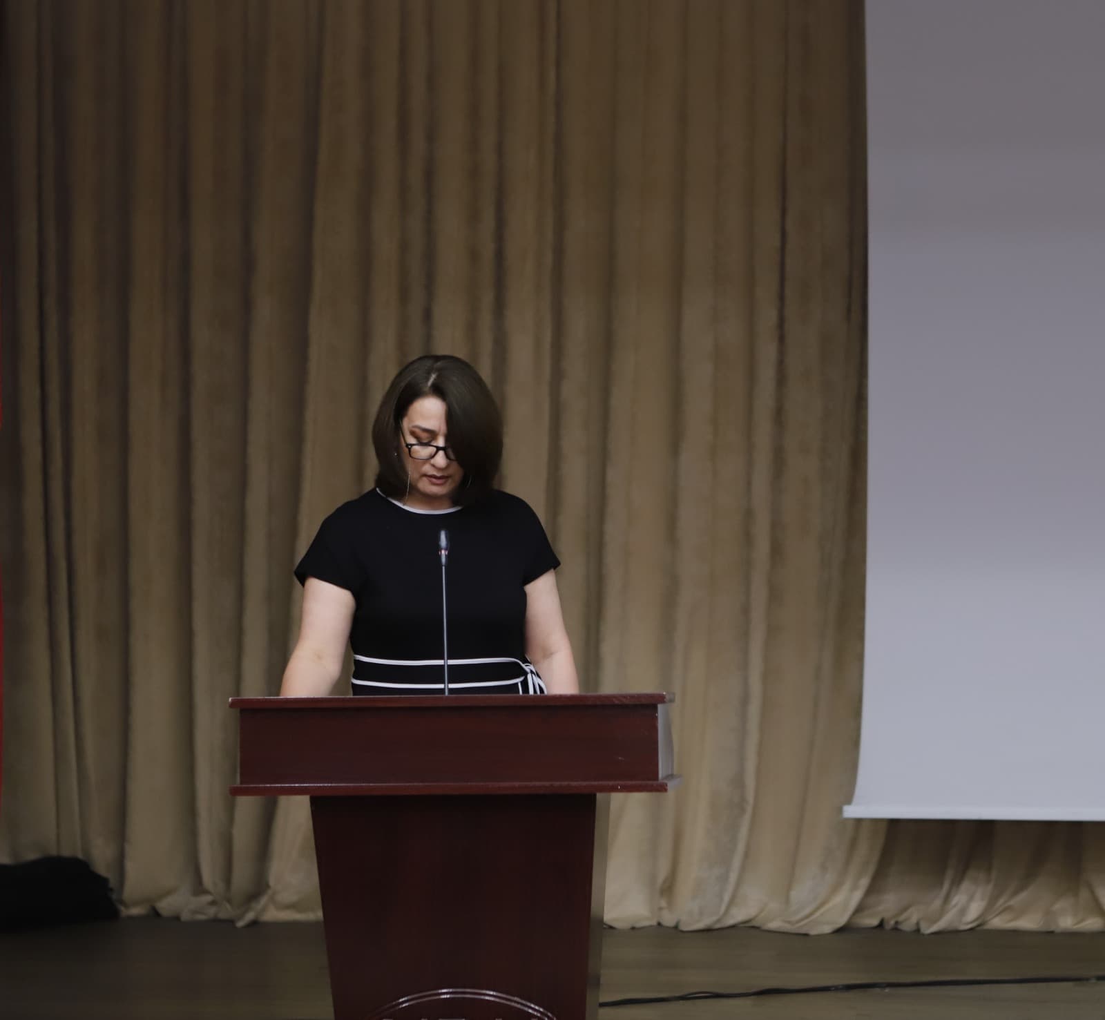 Naxçıvanın təhsil naziri tələbələrlə görüşüb