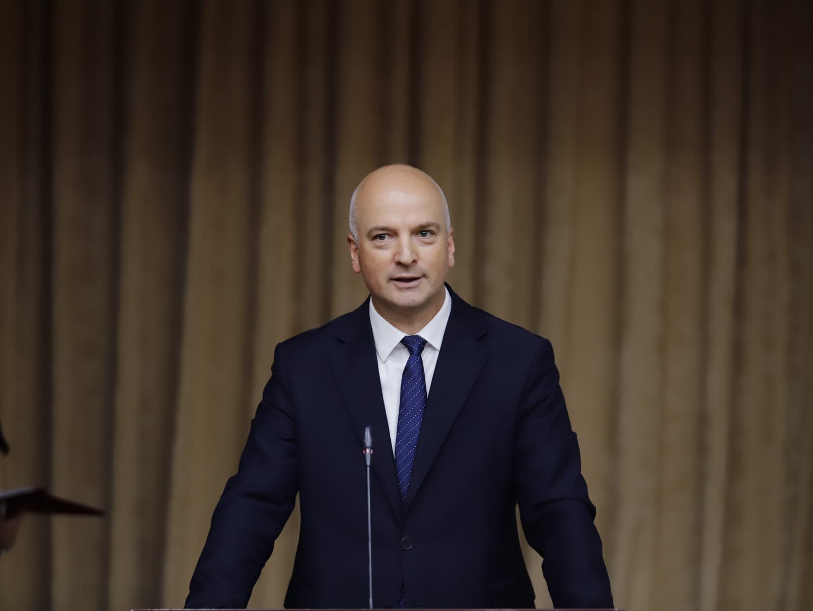 Naxçıvanın təhsil naziri tələbələrlə görüşüb