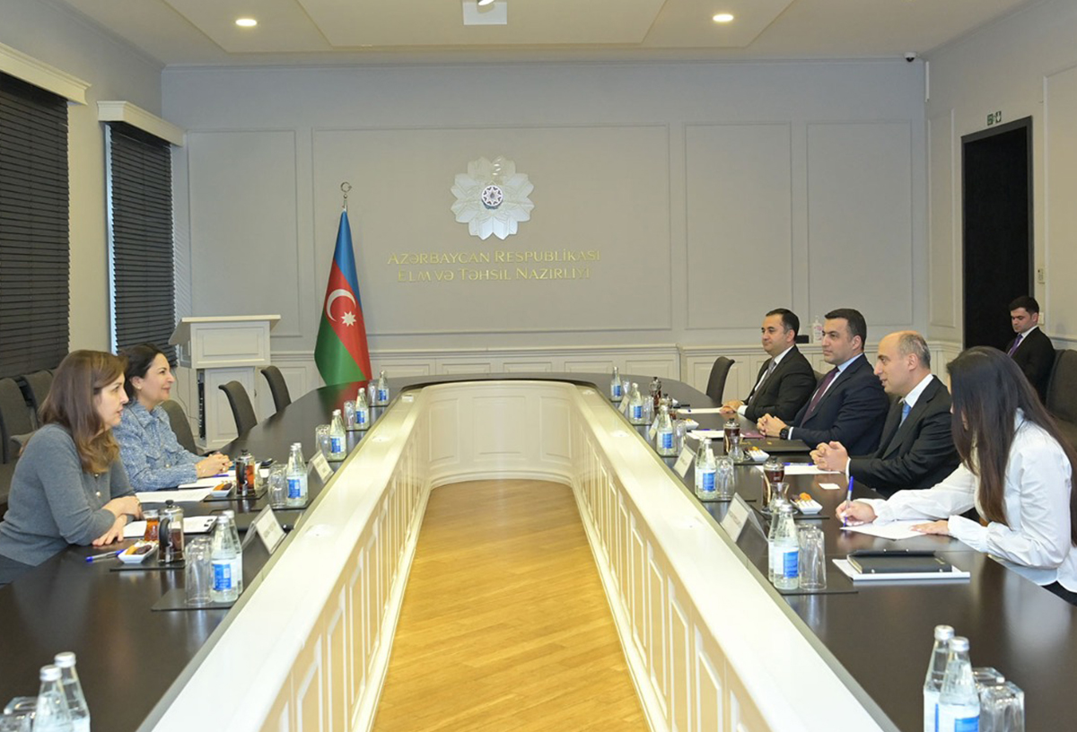 Nazir Asiya İnkişaf Bankının Azərbaycan üzrə ölkə direktoru ilə görüşüb 