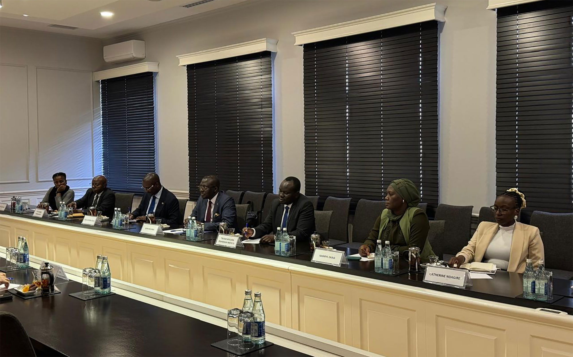 Nazir müavini Həsən Həsənli Uqandanın xarici işlər üzrə dövlət naziri ilə görüşüb