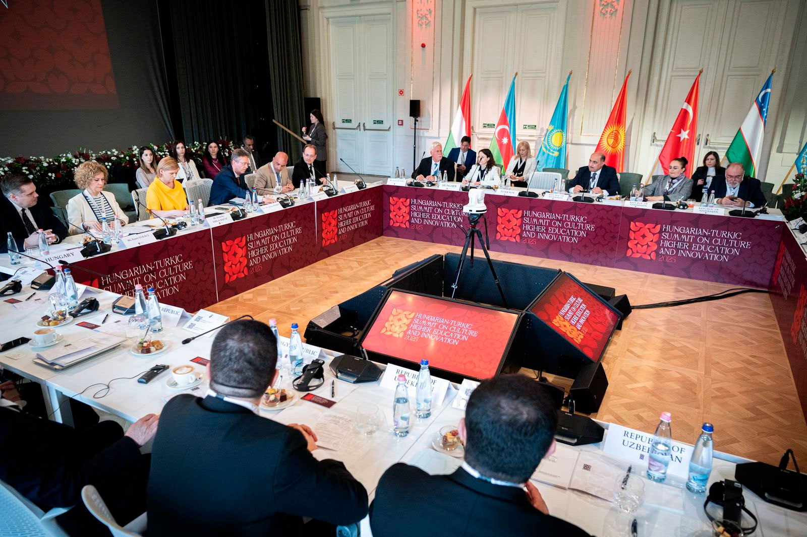 Nazir müavini İdris İsayev Macar-Türk Sammitində iştirak edib