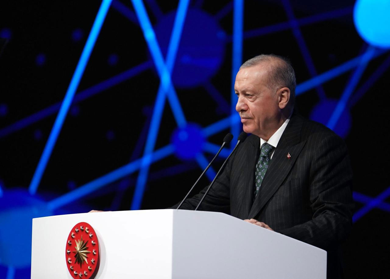 Nazir müavini İstanbulda 6-cı Beynəlxalq Təhsil Texnologiyaları Sammitində iştirak edir