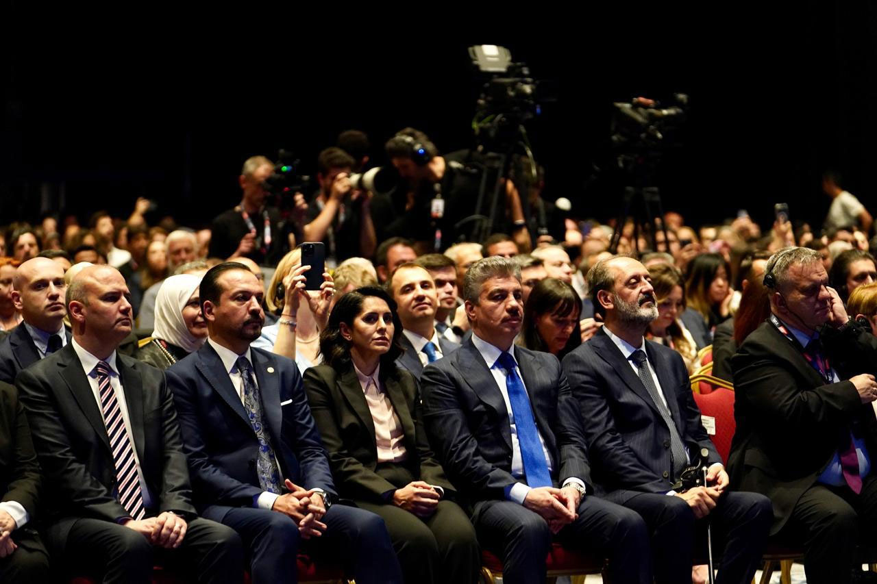 Nazir müavini İstanbulda 6-cı Beynəlxalq Təhsil Texnologiyaları Sammitində iştirak edir