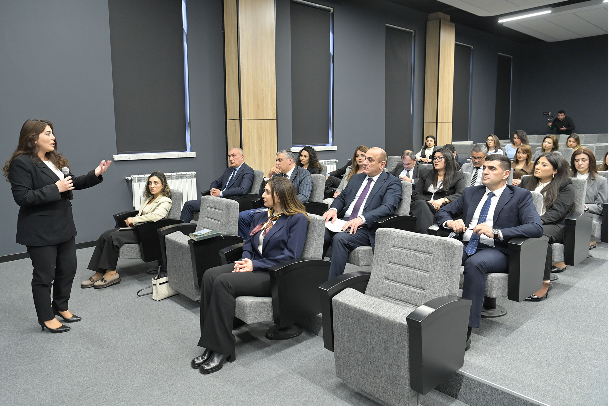 Nazir müavini nazirlik və tabe qurumların kommunikasiyaya məsul əməkdaşları ilə görüşüb