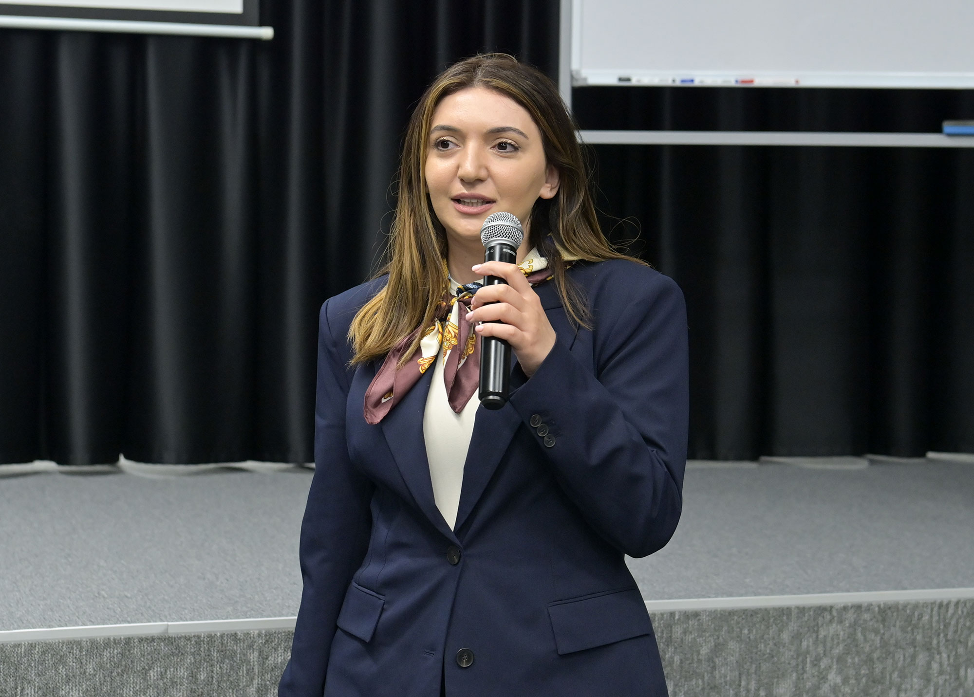 Nazir müavini nazirlik və tabe qurumların kommunikasiyaya məsul əməkdaşları ilə görüşüb