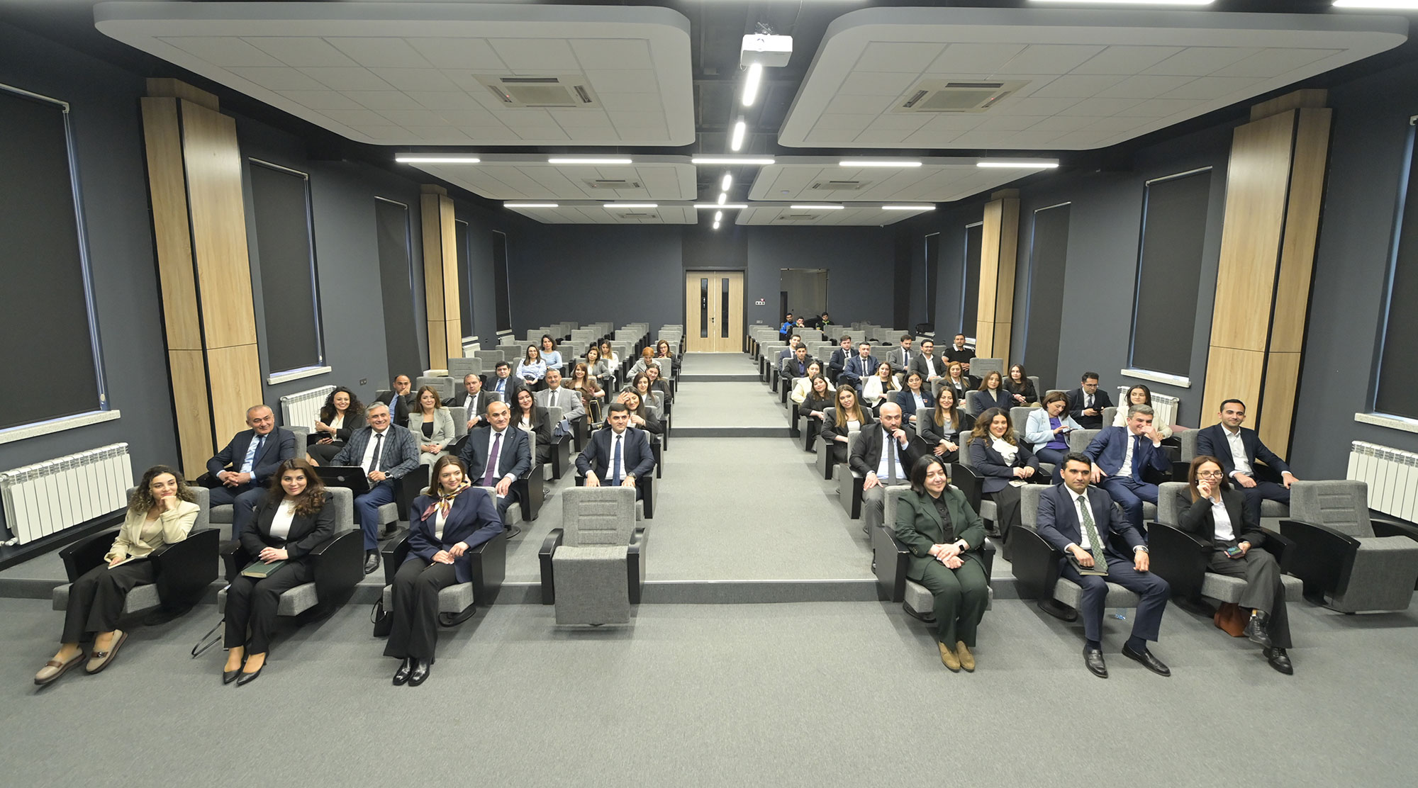 Nazir müavini nazirlik və tabe qurumların kommunikasiyaya məsul əməkdaşları ilə görüşüb