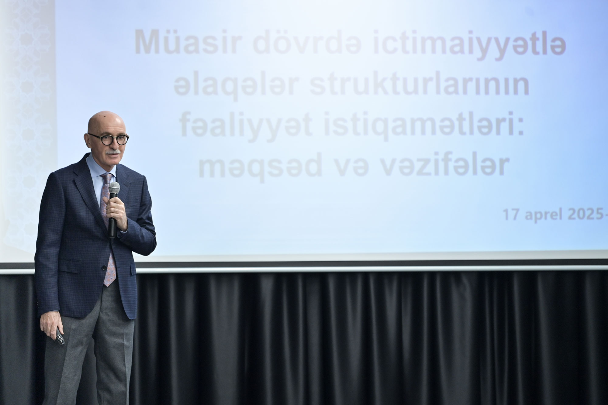 Nazir müavini nazirlik və tabe qurumların kommunikasiyaya məsul əməkdaşları ilə görüşüb