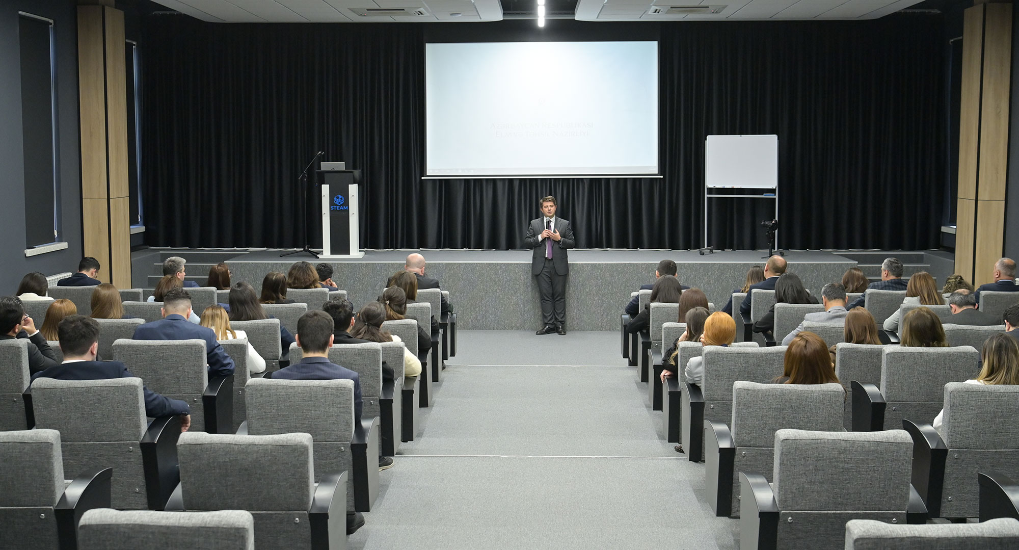 Nazir müavini nazirlik və tabe qurumların kommunikasiyaya məsul əməkdaşları ilə görüşüb