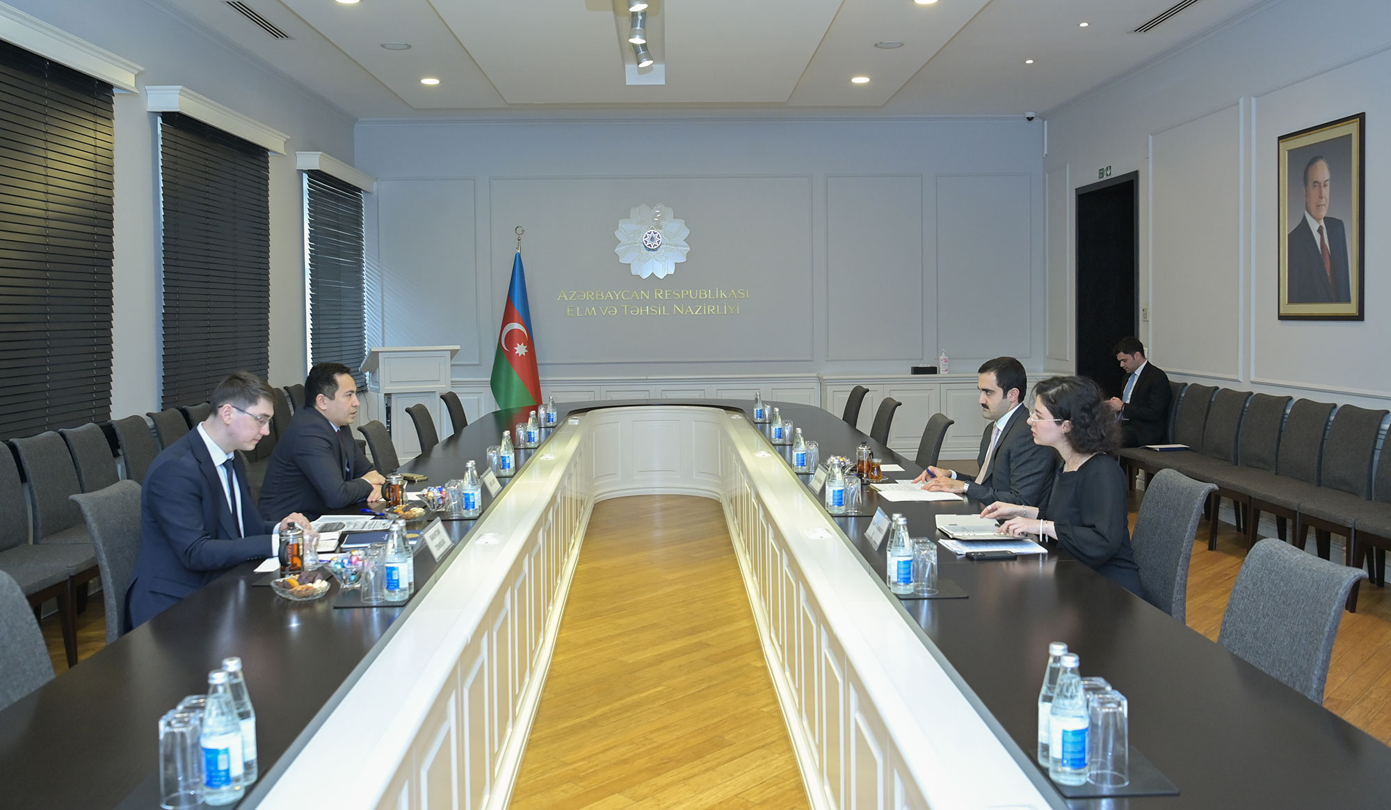 Nazir müavini Qazaxıstanın fövqəladə və səlahiyyətli səfiri ilə görüşüb 