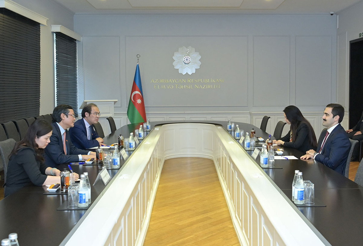 Nazir müavini vyetnamlı həmkarı ilə görüşüb 