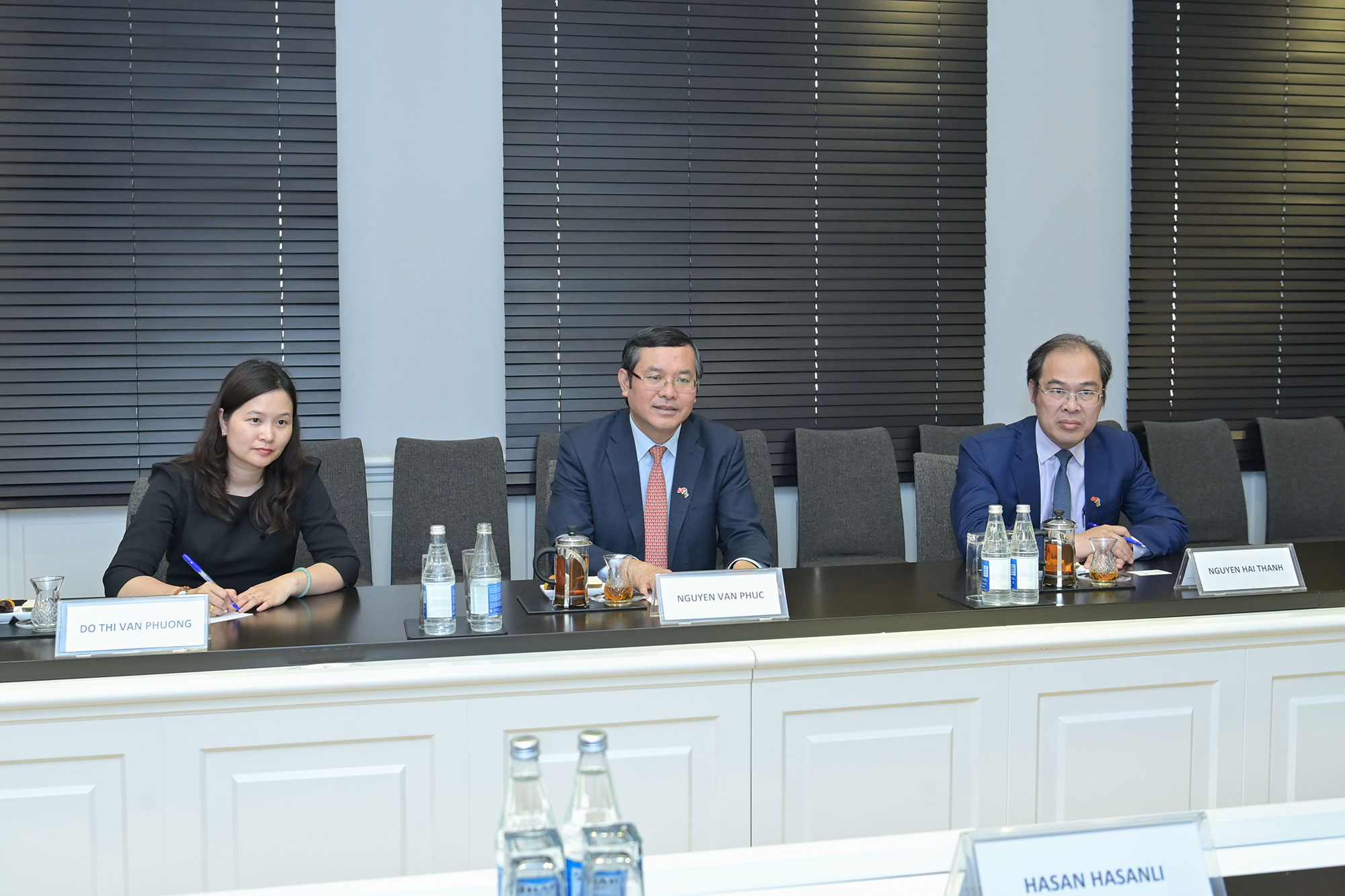 Nazir müavini vyetnamlı həmkarı ilə görüşüb