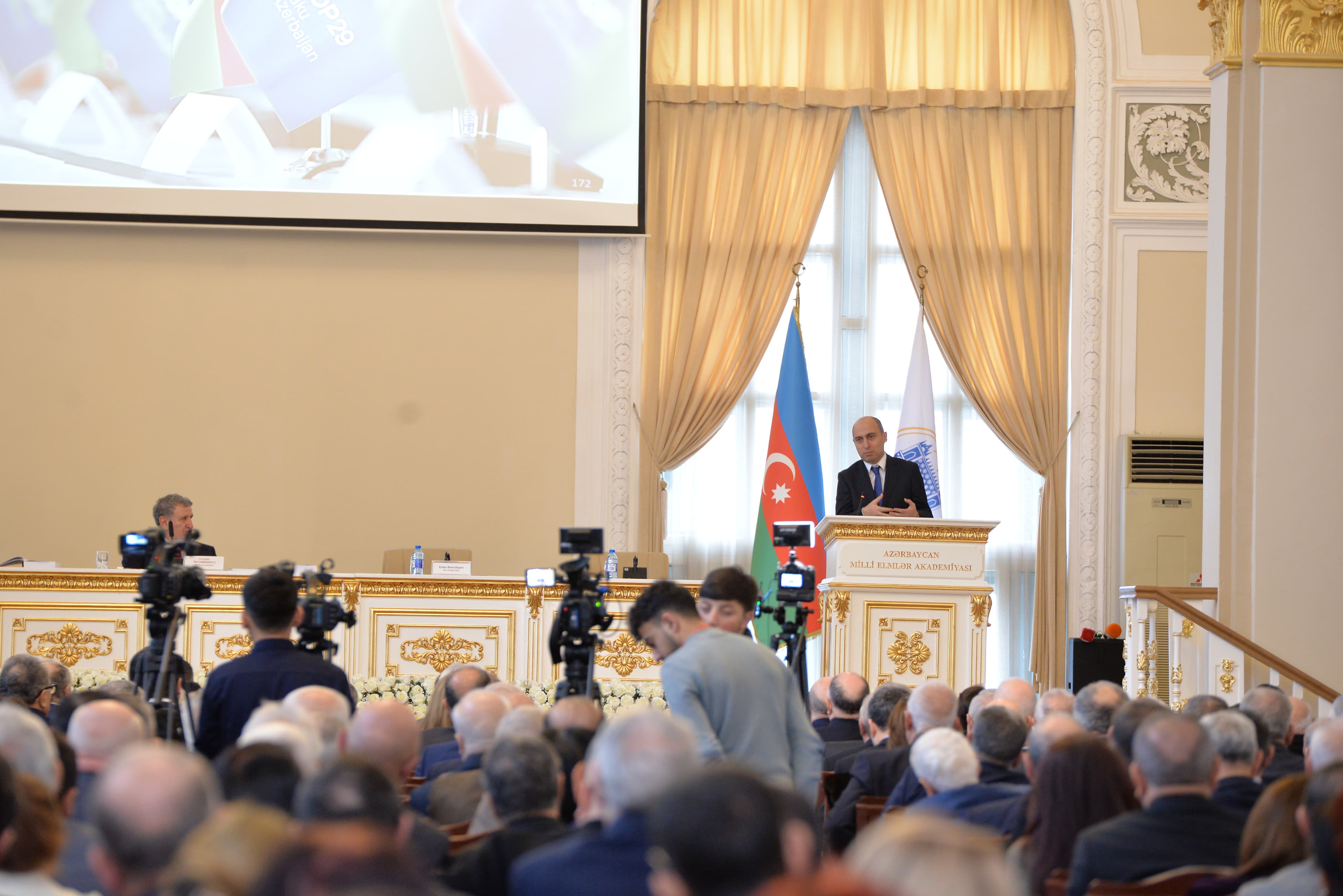 Nazir: Qurumlara "akademiya", "institut" kimi adların verilməsinə yenidən baxmalıyıq 