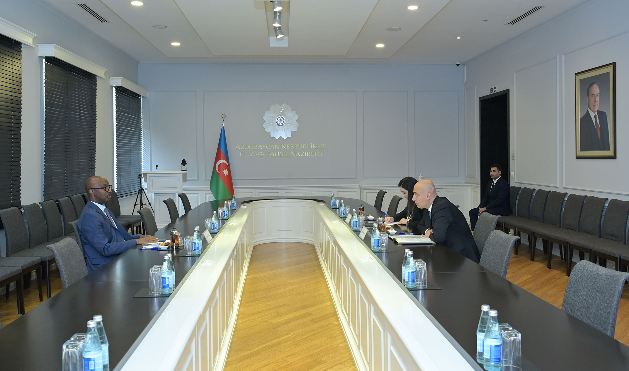 Nazir Ruanda Respublikasının Türkiyədəki fövqəladə və səlahiyyətli səfiri ilə görüşüb 