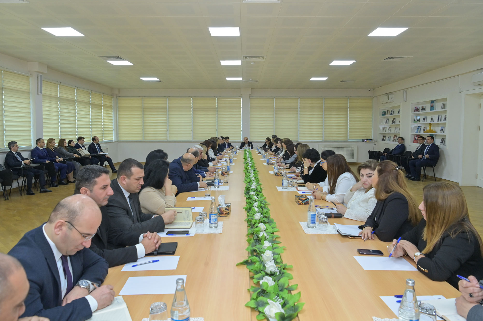 Nazir Sabunçu rayonunun məktəb direktorları ilə görüşüb 