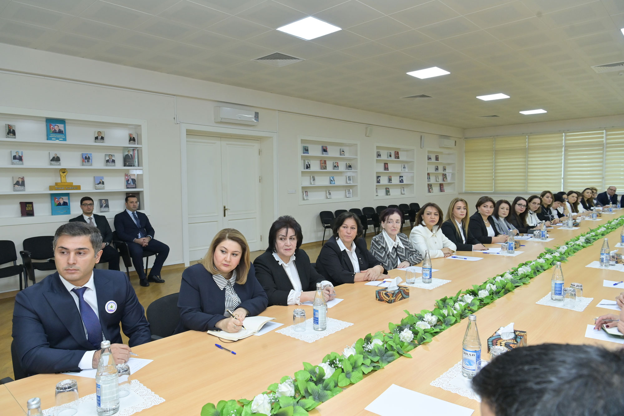 Nazir Sabunçu rayonunun məktəb direktorları ilə görüşüb