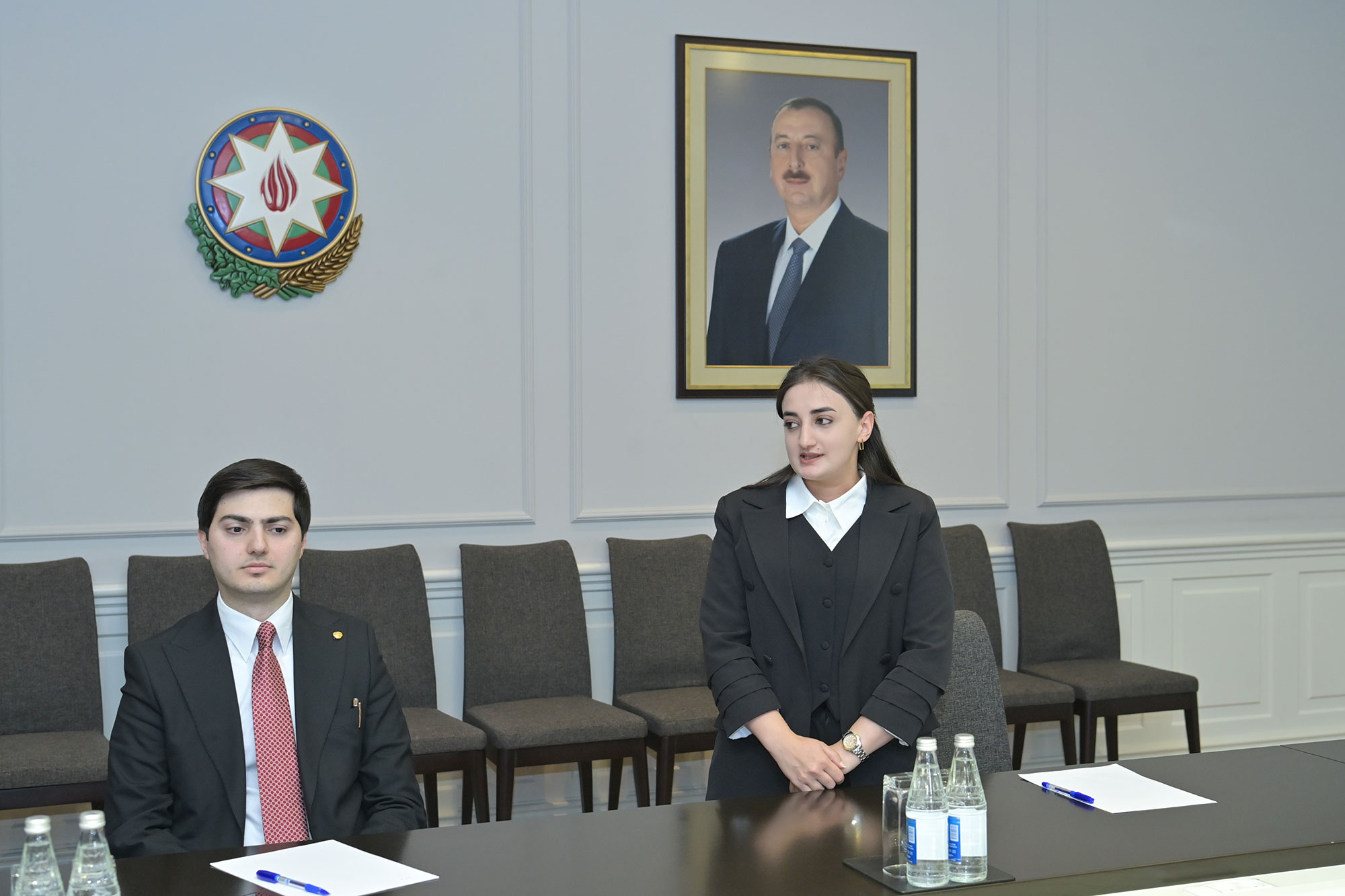 Nazir təhsil kreditləri üzrə 50 000-ci müqaviləni rəsmiləşdirən tələbə ilə görüşüb