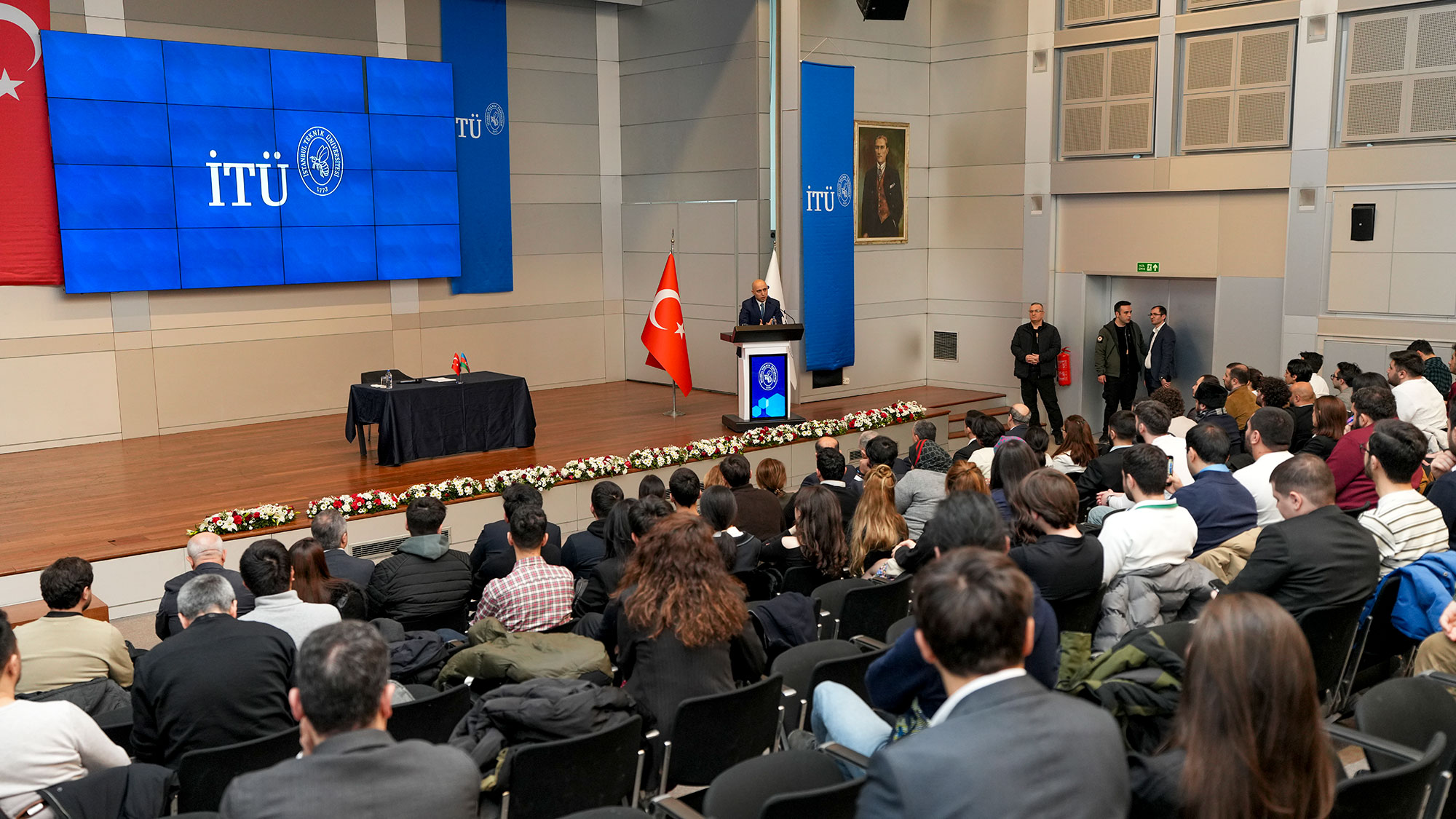 Nazir Türkiyədə təhsil alan azərbaycanlı doktorantlarla görüşüb 