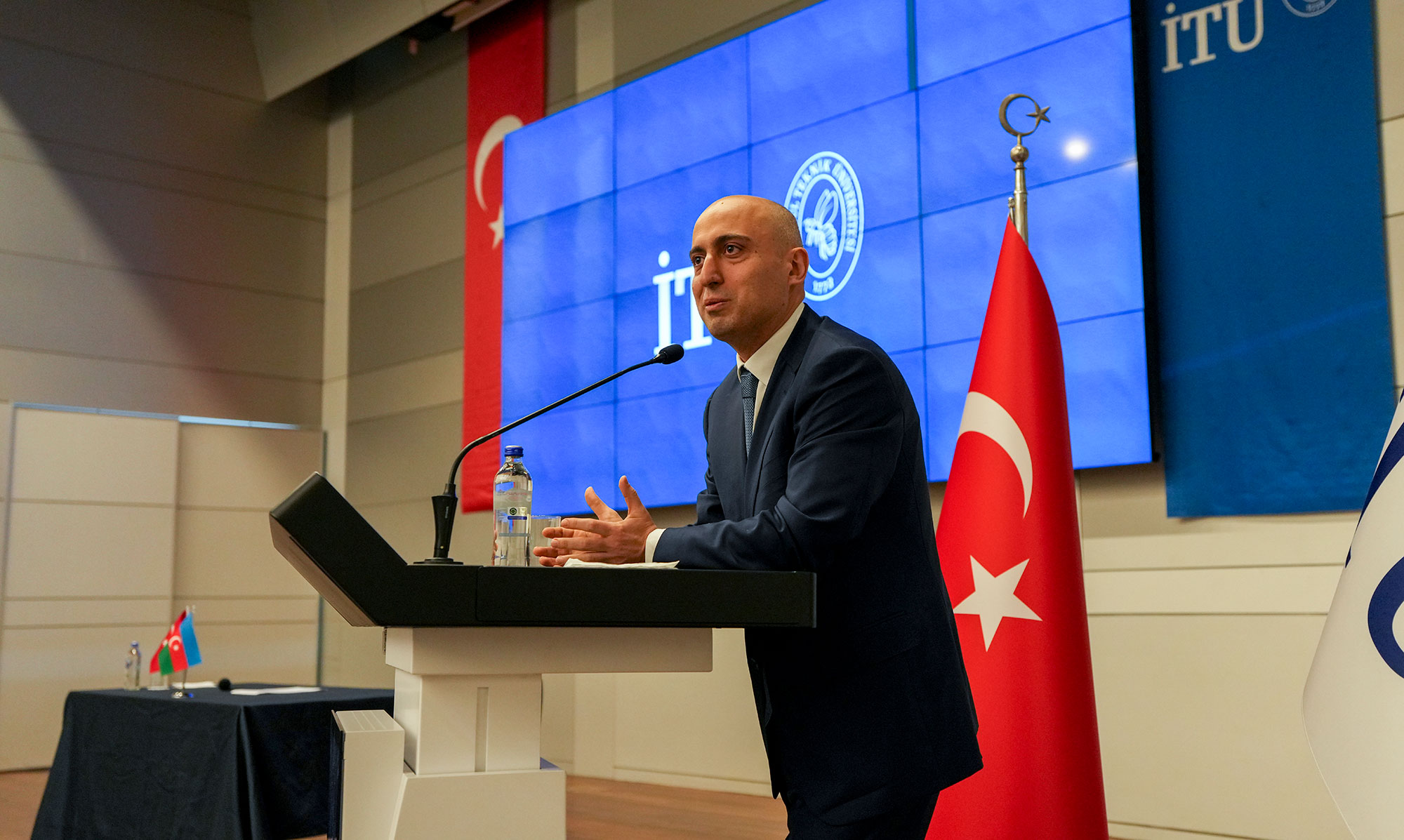 Nazir Türkiyədə təhsil alan azərbaycanlı doktorantlarla görüşüb