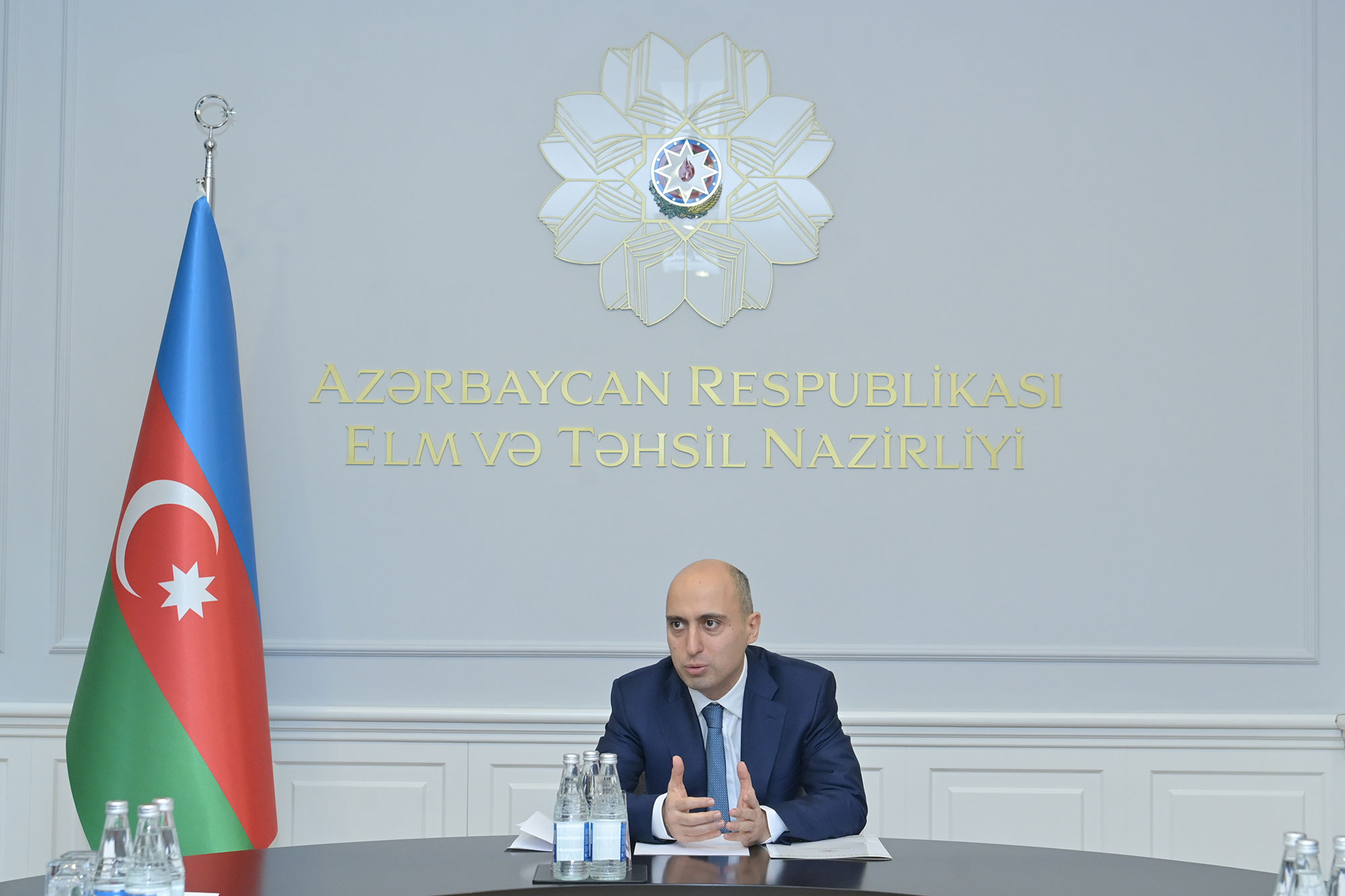 Nazir yüksək elmi nailiyyətləri olan alimlərlə görüşüb