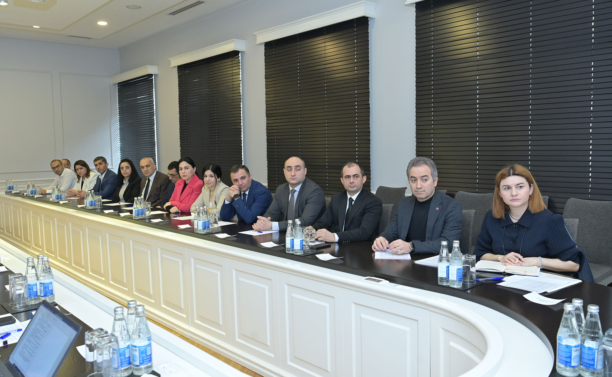 Nazir yüksək elmi nailiyyətləri olan alimlərlə görüşüb