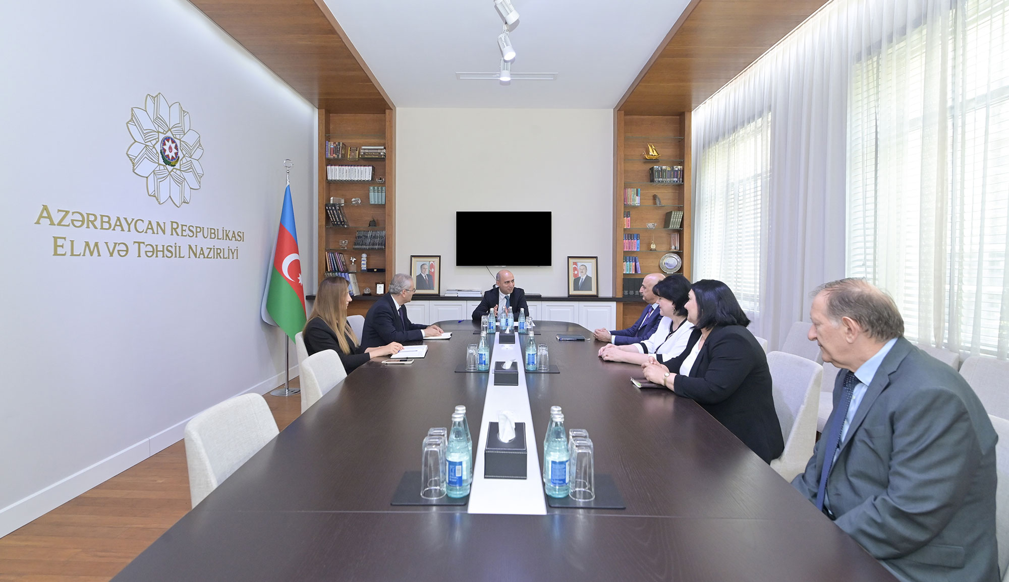 Nazirliyin əməkdaşlarına dövlət təltifləri təqdim edilib