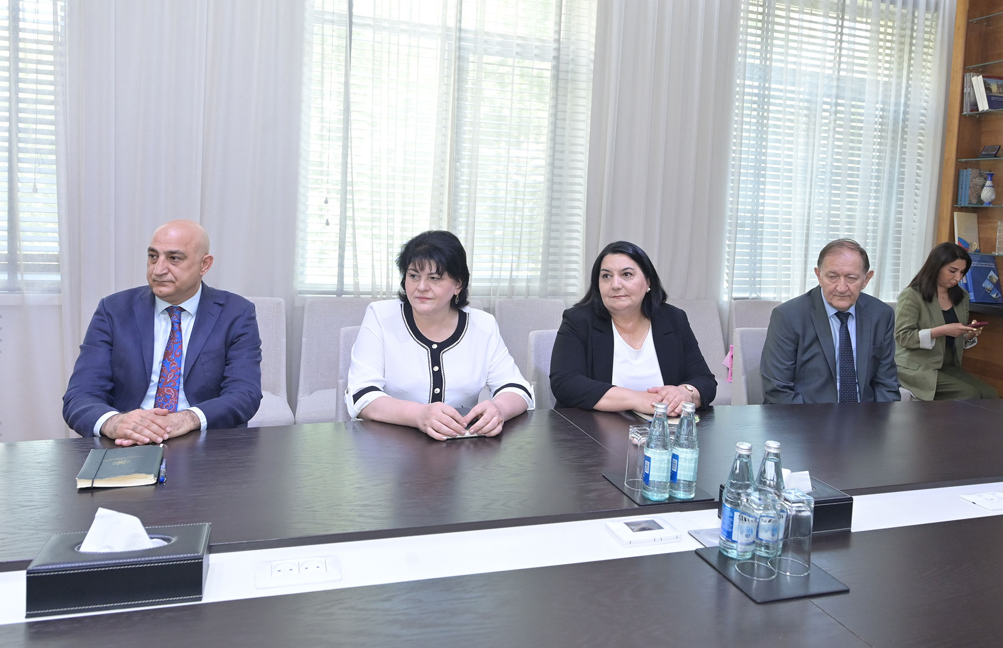 Nazirliyin əməkdaşlarına dövlət təltifləri təqdim edilib