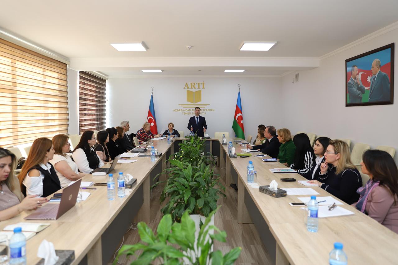  Xarici dil fənn kurikulumunun müzakirəsi keçirilib