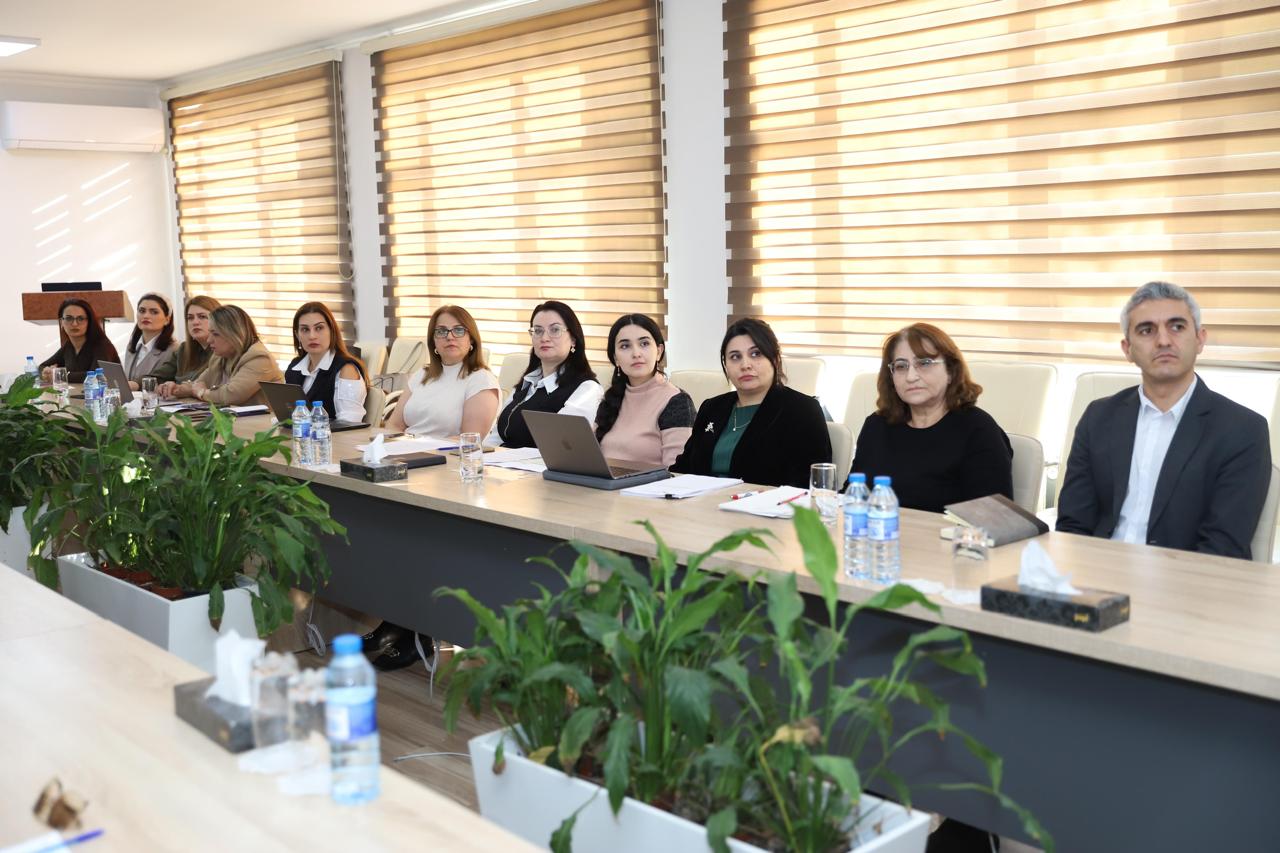  Xarici dil fənn kurikulumunun müzakirəsi keçirilib