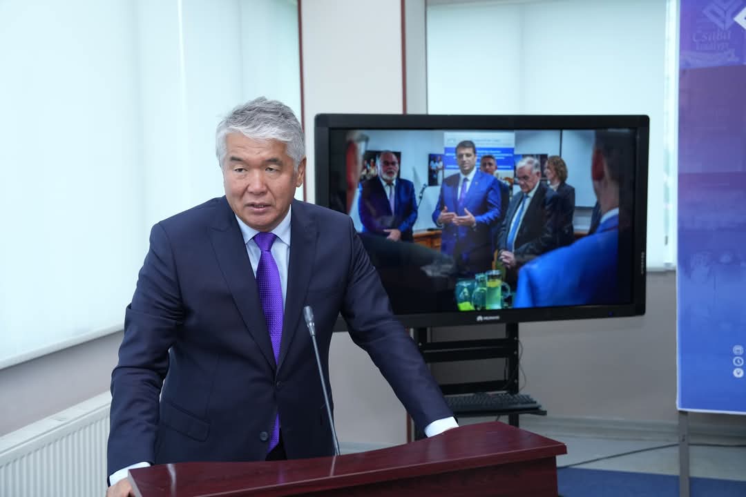 NDU-da dünyamiqyaslı yazıçı Şandor Lejakın kitablarının təqdimatı olub