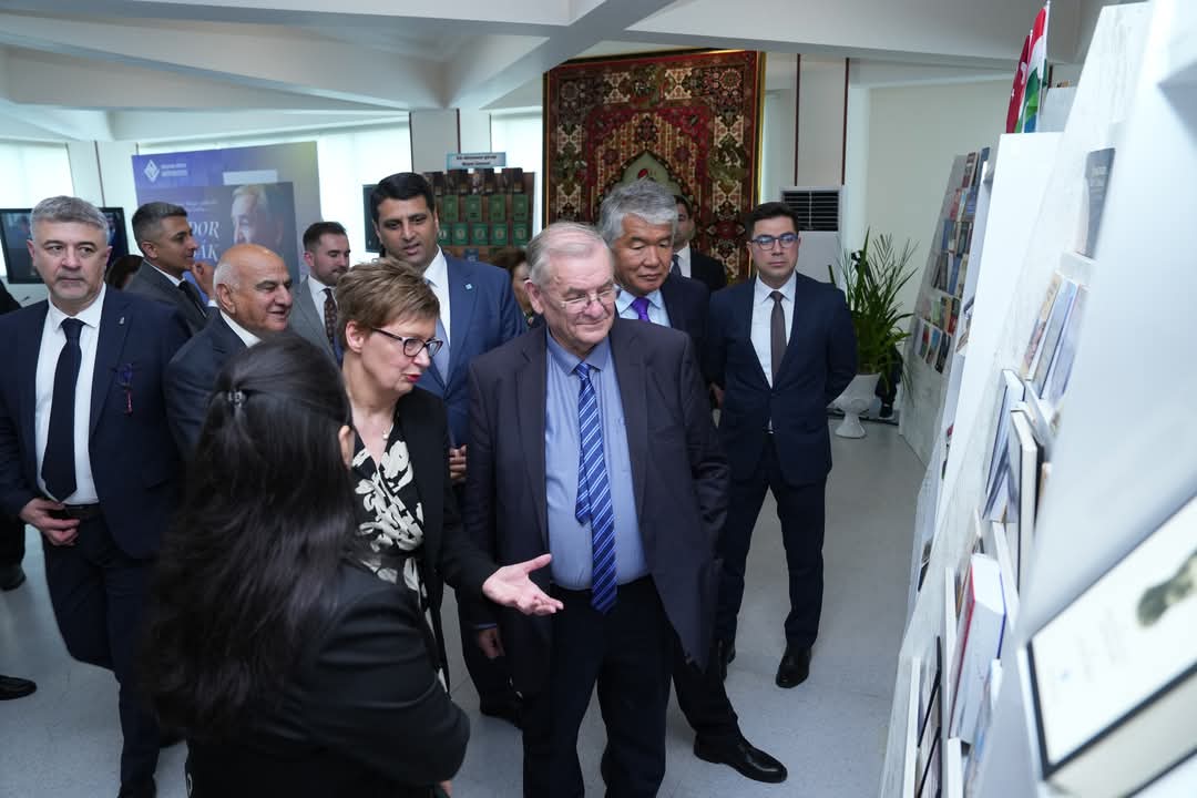 NDU-da dünyamiqyaslı yazıçı Şandor Lejakın kitablarının təqdimatı olub