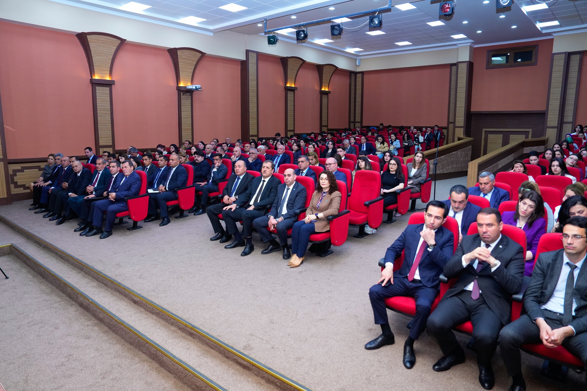 NDU-da II Respublika elmi konfransı keçirilib 