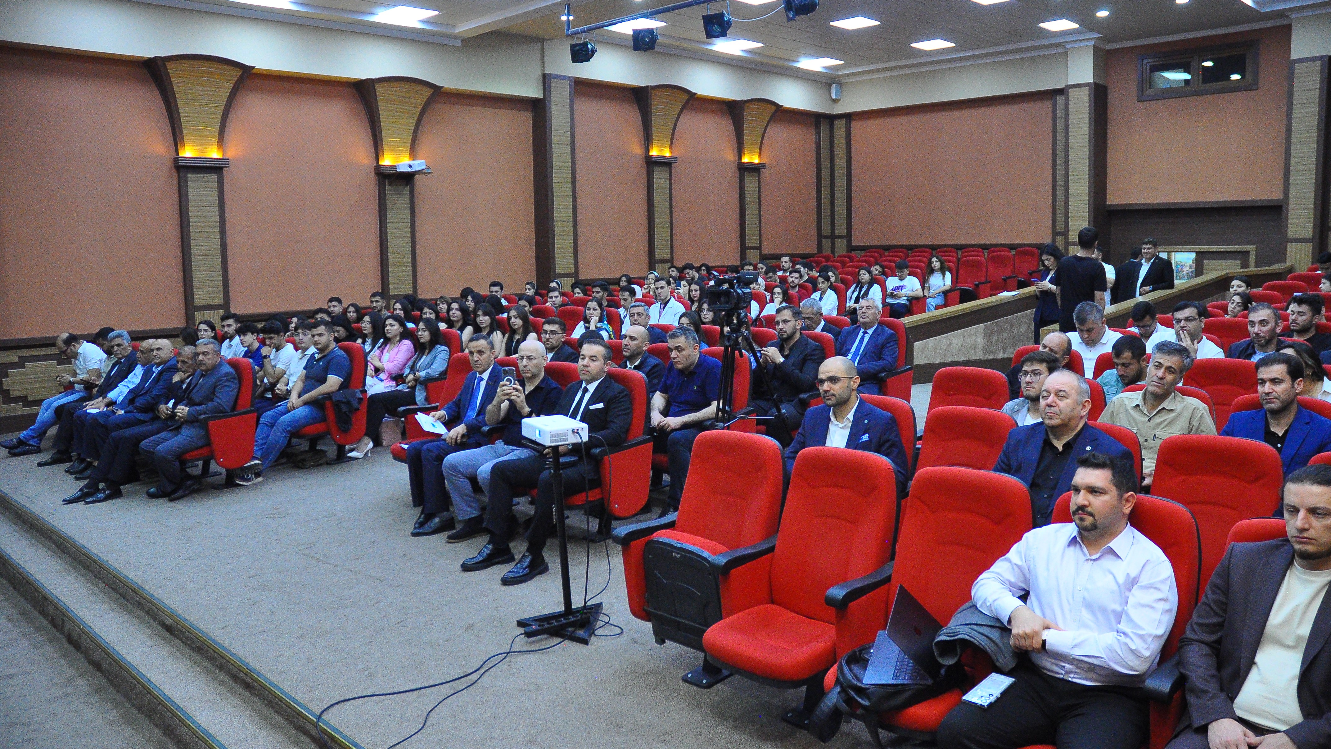 NDU-da “Stomatologiyada innovasiyalar” mövzusunda konfrans keçirilib