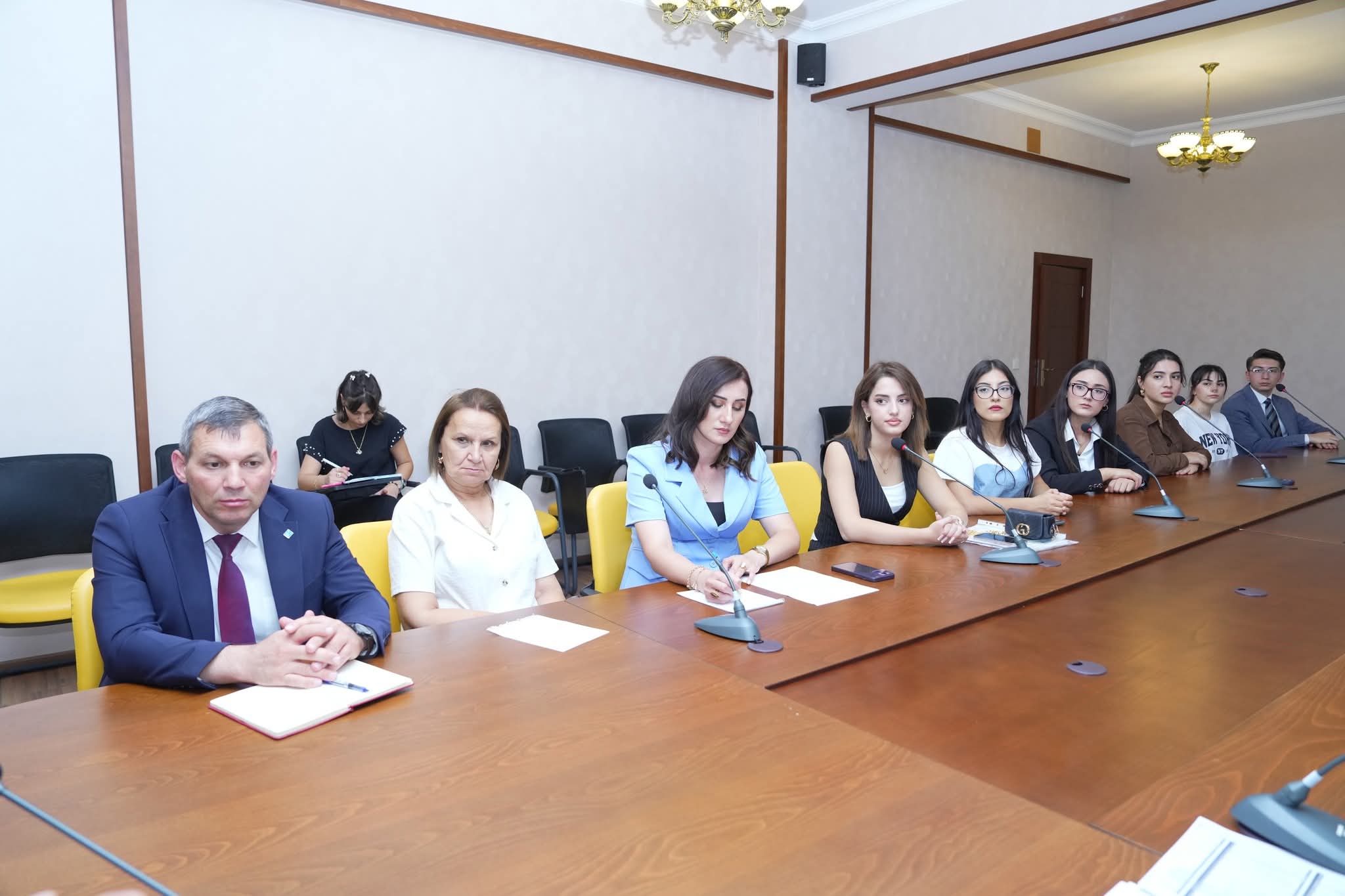 NDU-nun rektoru beynəlxalq təqaüd proqramının qalibləri ilə görüşüb