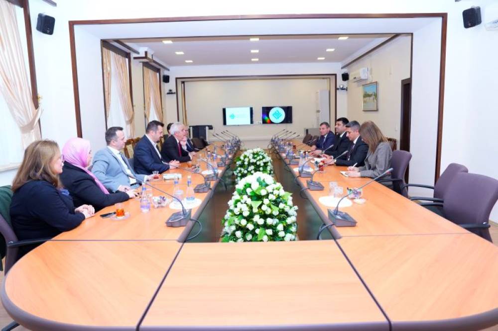 NDU-nun rektoru Elbrus İsayev əcnəbi professorlar ilə görüşüb 