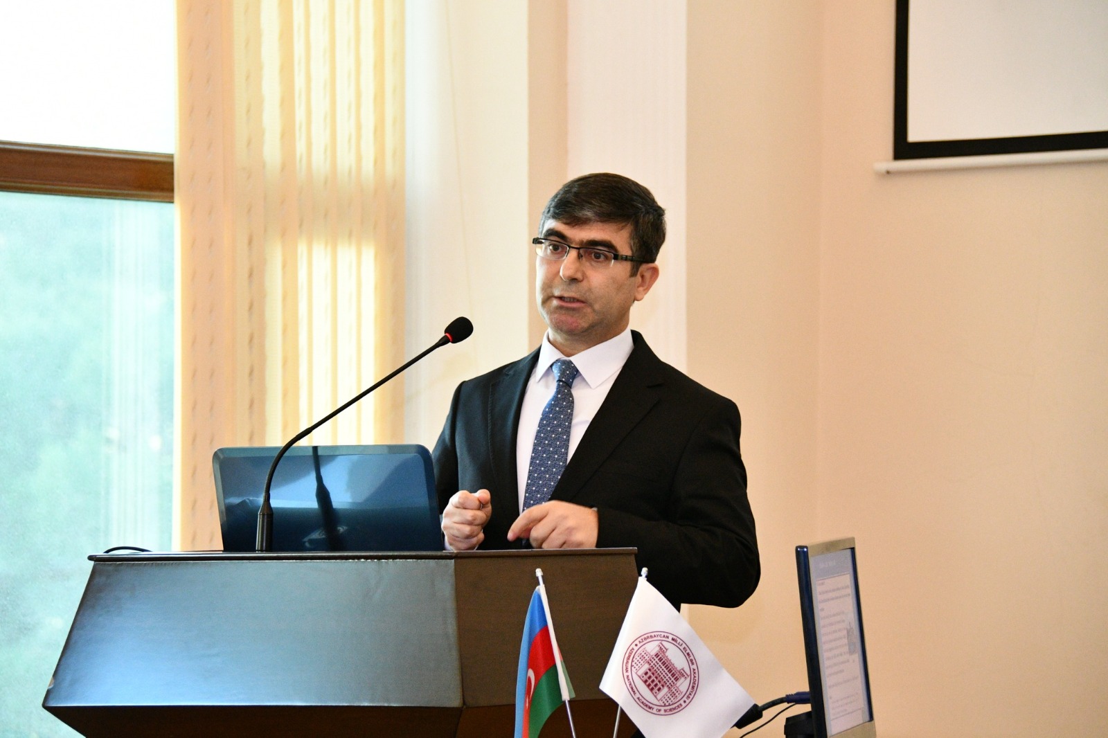 Niyə fəlsəfə doktorlarının çoxu qadınlardır? – Alim şərhi 