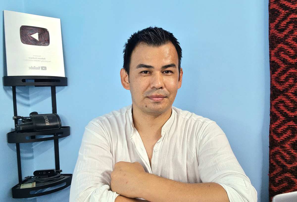 Niyə illərlə ingilis dili dərsi keçir, amma danışa bilmirik? – Əcnəbi müəllimlə MÜSAHİBƏ 