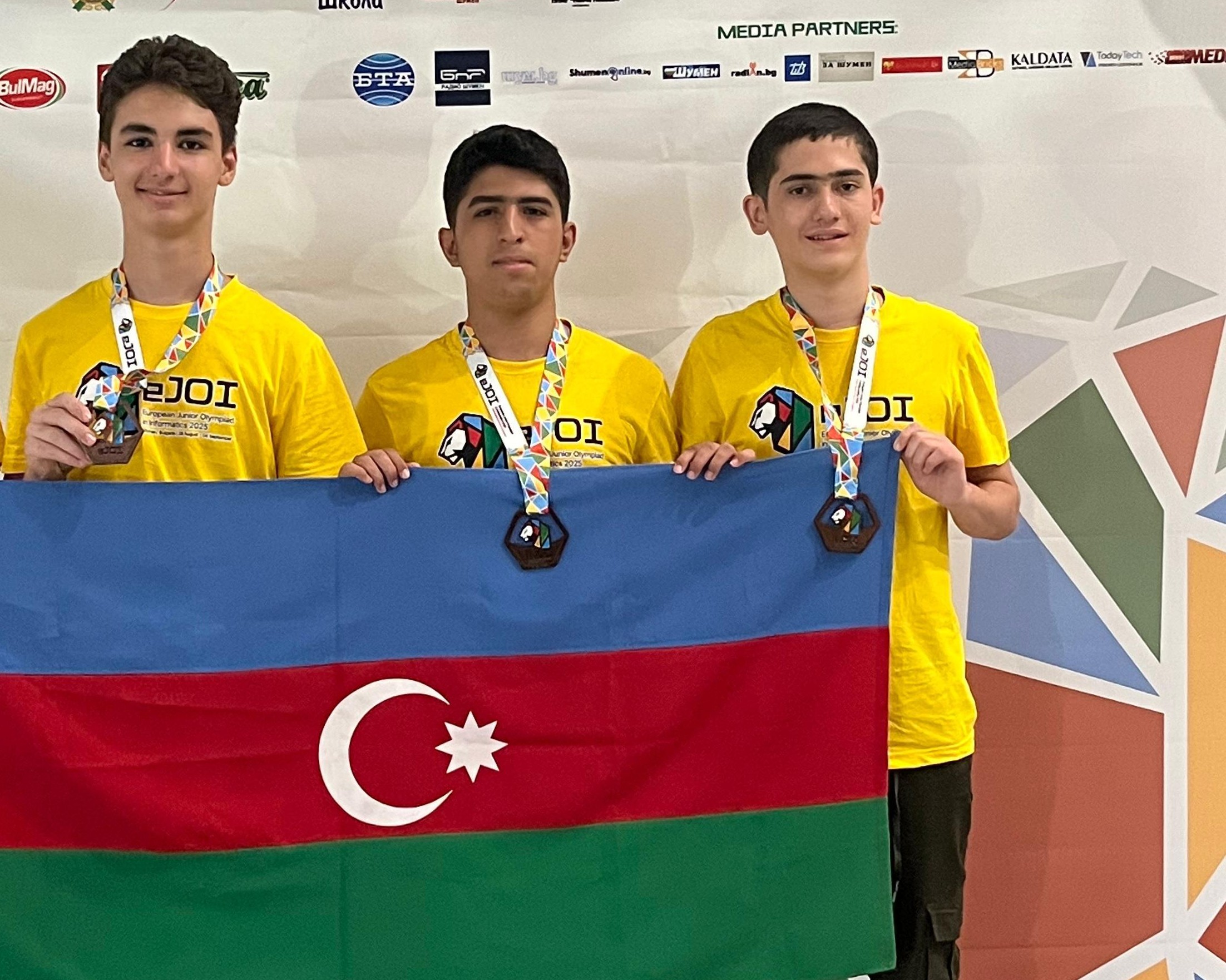 “Olimpiada yeni bacarıqlar əldə etməyimə kömək oldu” – Uğur qazanan şagirdlər