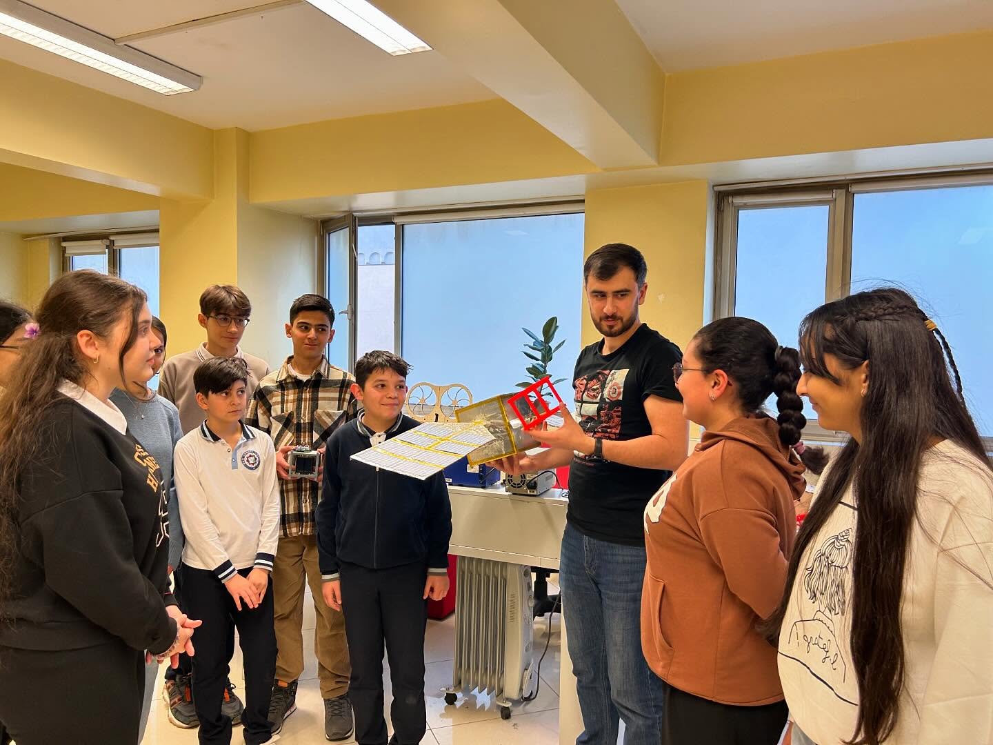 Ölkənin 19 STEAM Mərkəzində təlimlər davam edir